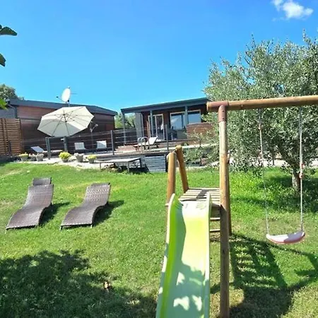 House Beta, A Romantic Hideaway In An Olive Grove By The Sea, Swimming Pool, Jacuzzi & Playground, Pomer