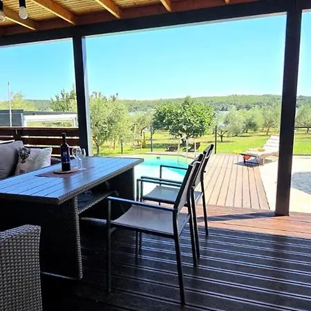 House Beta, A Romantic Hideaway In An Olive Grove By The Sea, Swimming Pool, Jacuzzi & Playground, Pomer