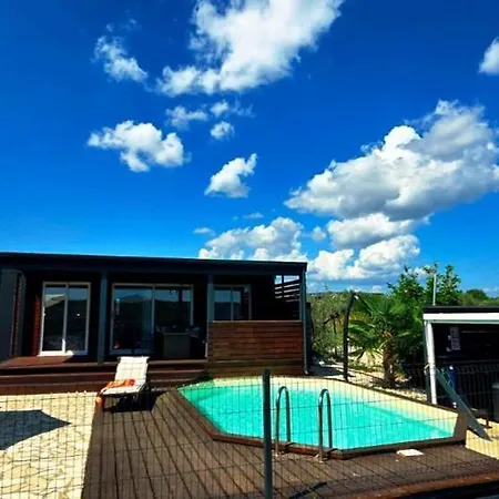 Σπίτι διακοπών House Beta, A Romantic Hideaway In An Olive Grove By The Sea, Swimming Pool, Jacuzzi & Playground, Pomer Πούλα
