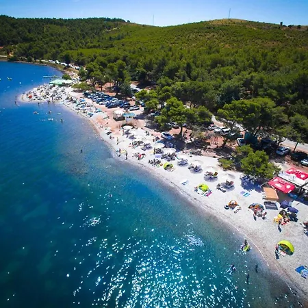 House Beta, A Romantic Hideaway In An Olive Grove By The Sea, Swimming Pool, Jacuzzi & Playground, Pomer *