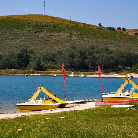Σπίτι διακοπών House Beta, A Romantic Hideaway In An Olive Grove By The Sea, Swimming Pool, Jacuzzi & Playground, Pomer Πούλα