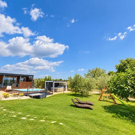 House Beta, A Romantic Hideaway In An Olive Grove By The Sea, Swimming Pool, Jacuzzi & Playground, Pomer Holiday home Pula