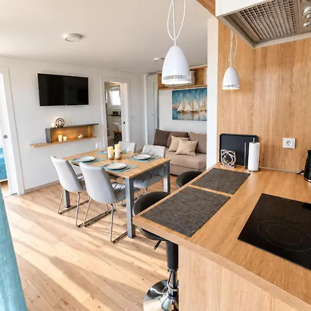 House Beta, A Romantic Hideaway In An Olive Grove By The Sea, Swimming Pool, Jacuzzi & Playground, Pomer Holiday home