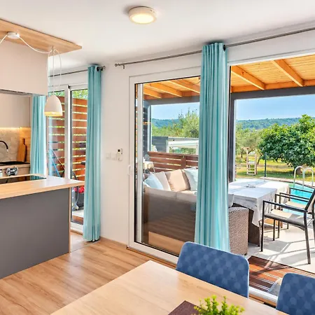 House Beta, A Romantic Hideaway In An Olive Grove By The Sea, Swimming Pool, Jacuzzi & Playground, Pomer Holiday home